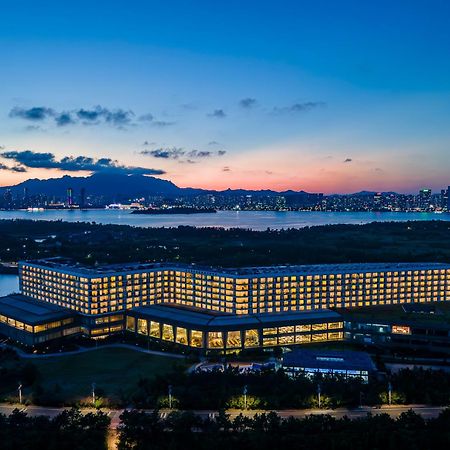 Hotel Wyndham Grand Qingdao Esterno foto