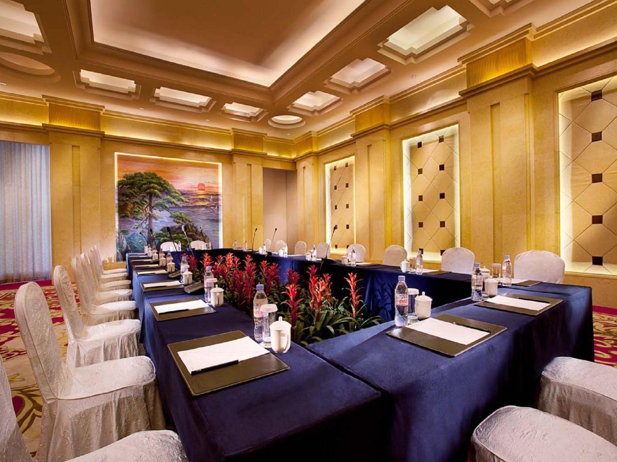 Hotel Wyndham Grand Qingdao Esterno foto