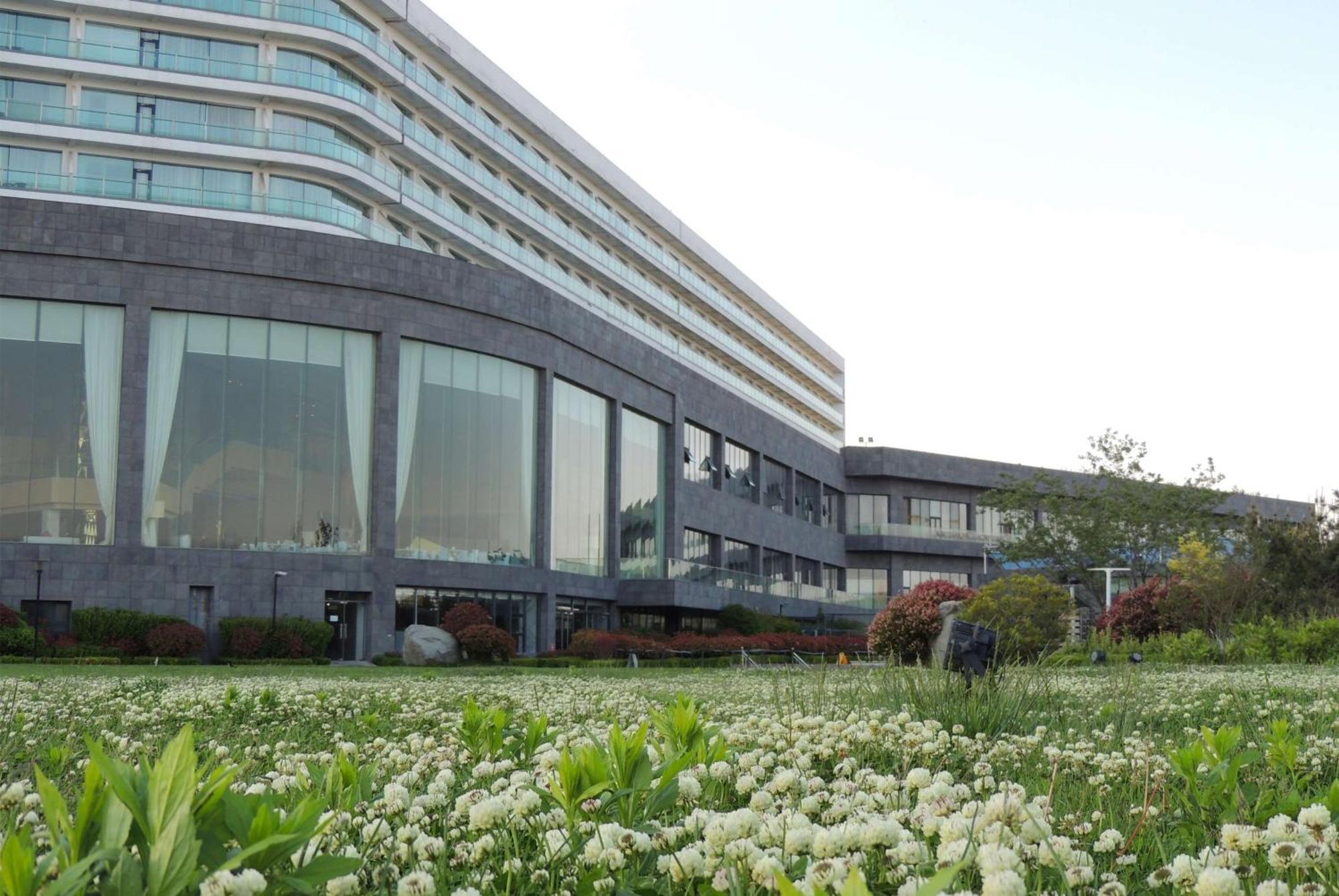 Hotel Wyndham Grand Qingdao Esterno foto