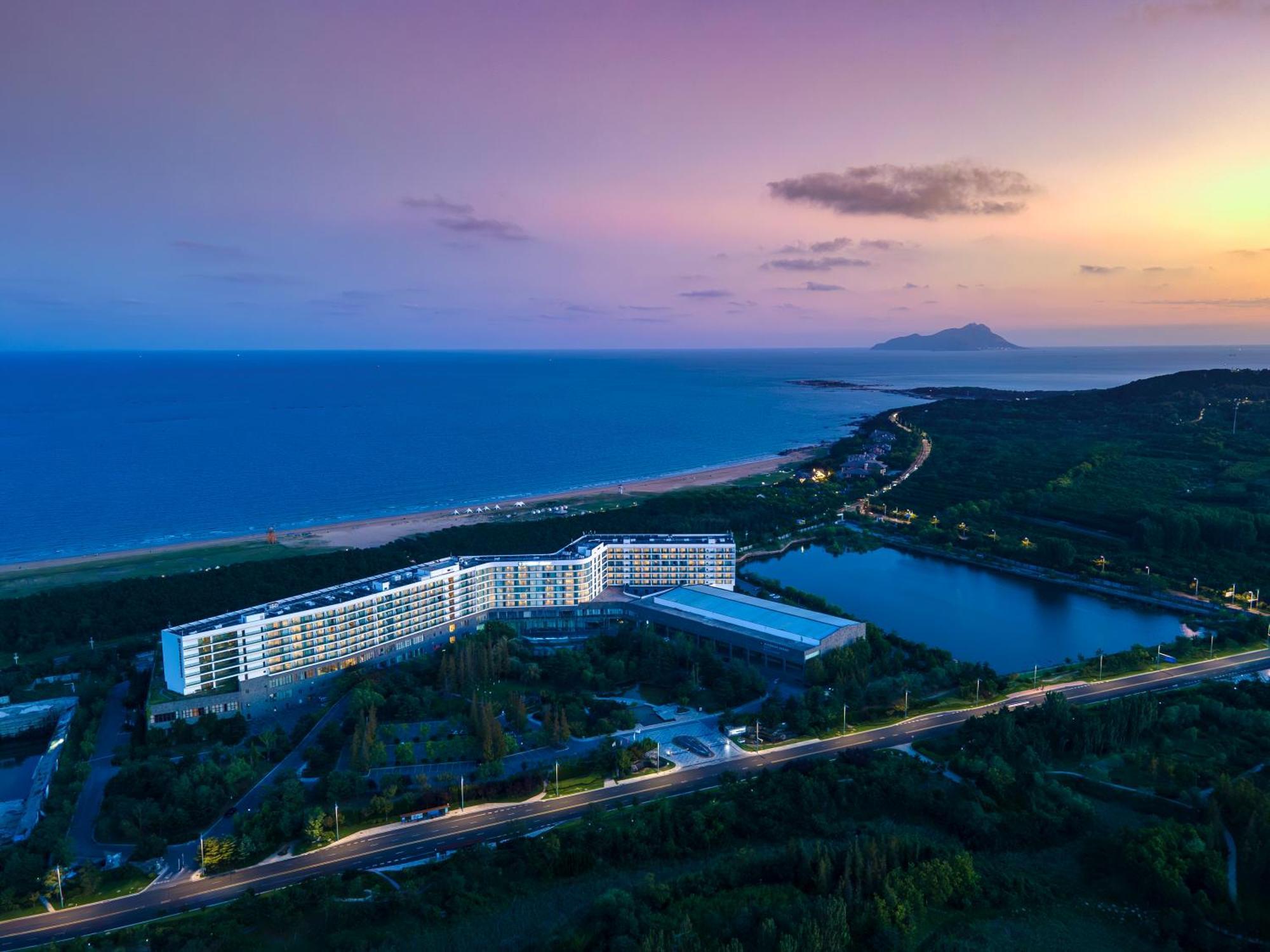 Hotel Wyndham Grand Qingdao Esterno foto