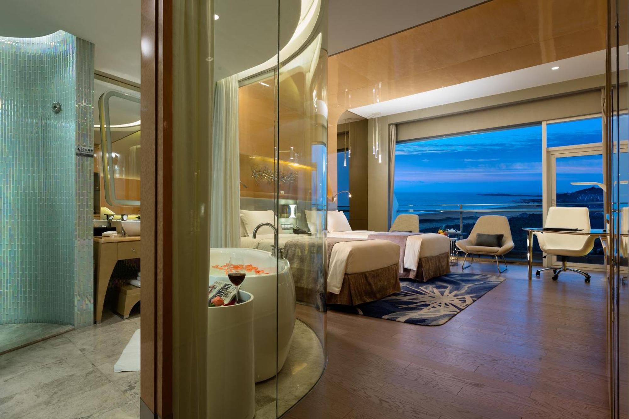 Hotel Wyndham Grand Qingdao Esterno foto