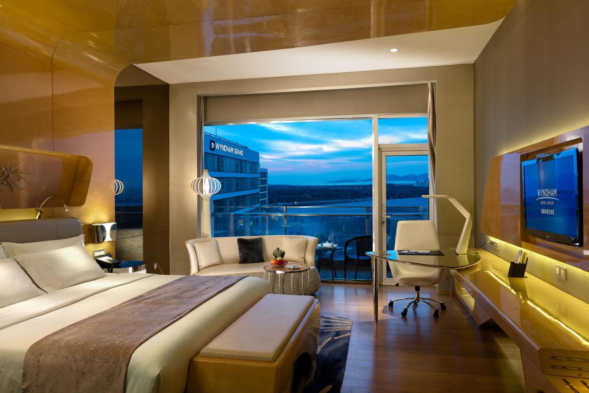 Hotel Wyndham Grand Qingdao Esterno foto