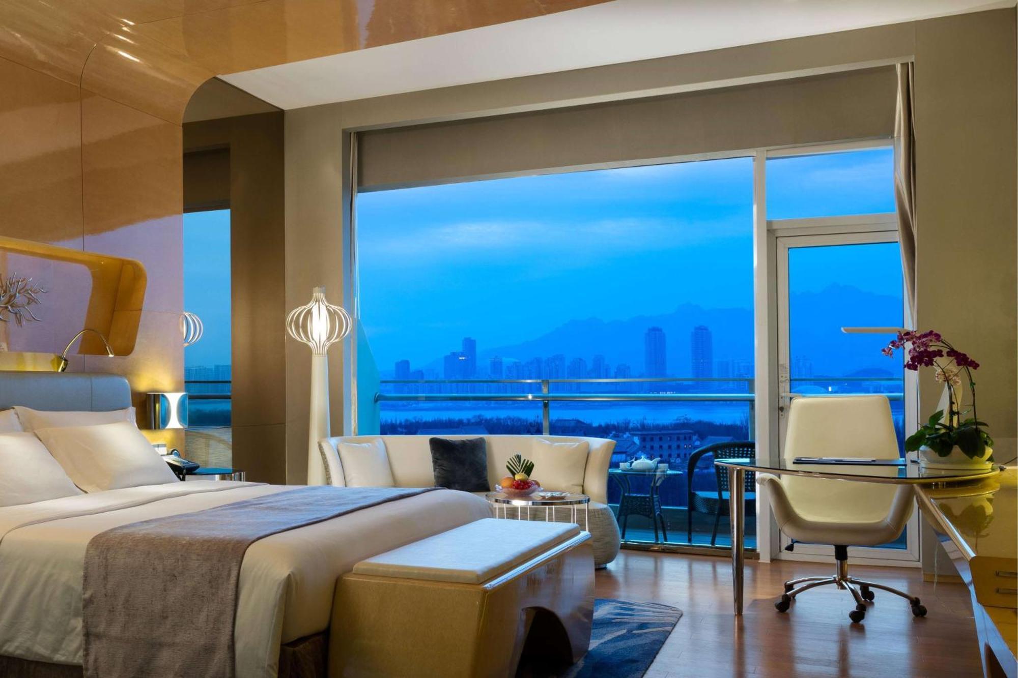 Hotel Wyndham Grand Qingdao Esterno foto