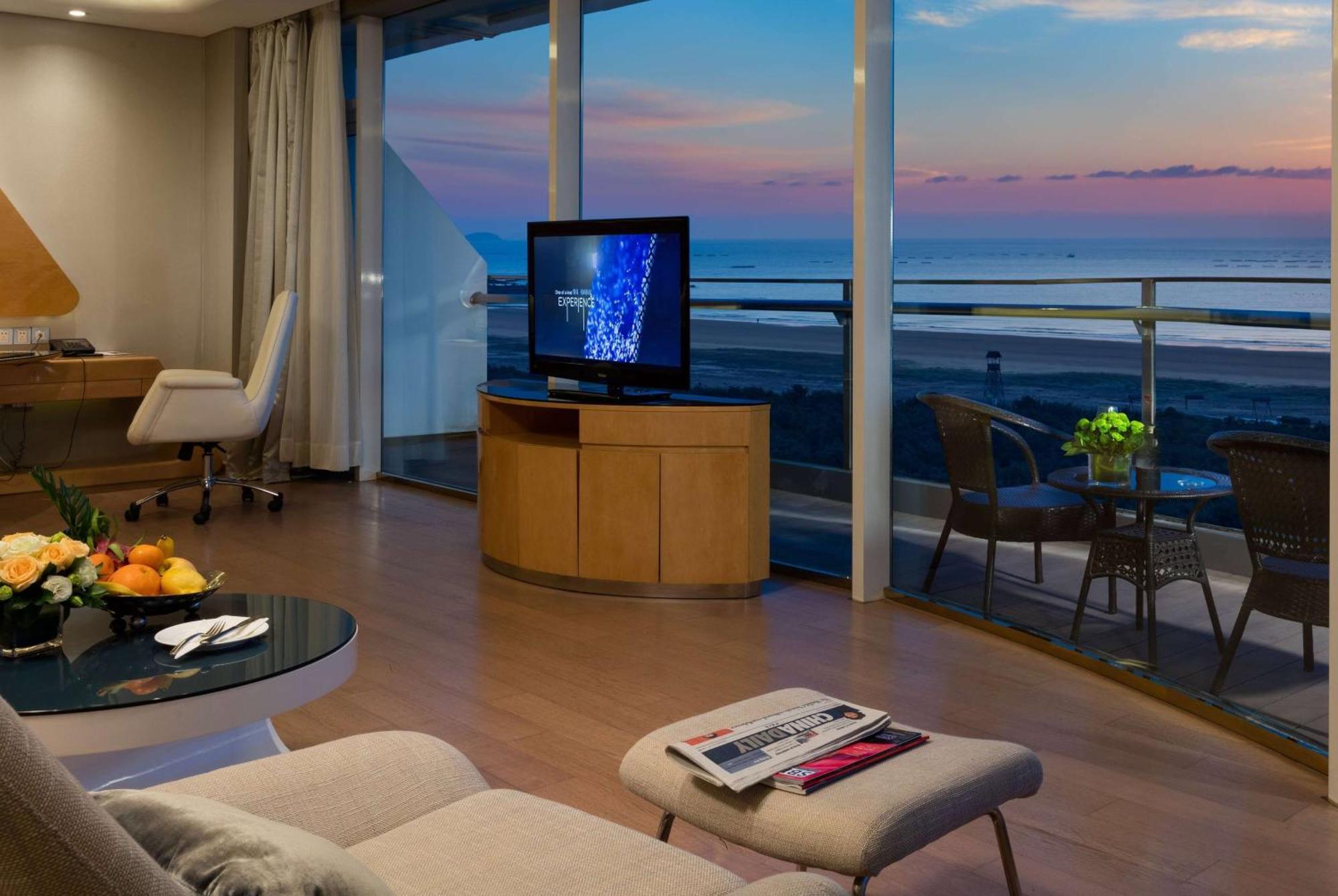 Hotel Wyndham Grand Qingdao Esterno foto