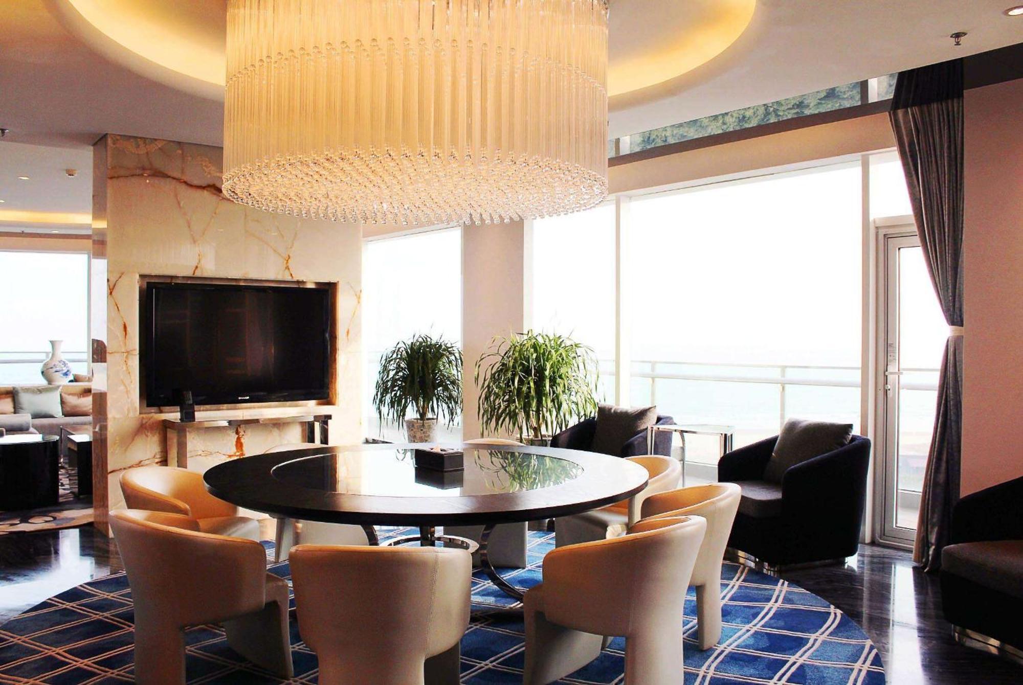 Hotel Wyndham Grand Qingdao Esterno foto