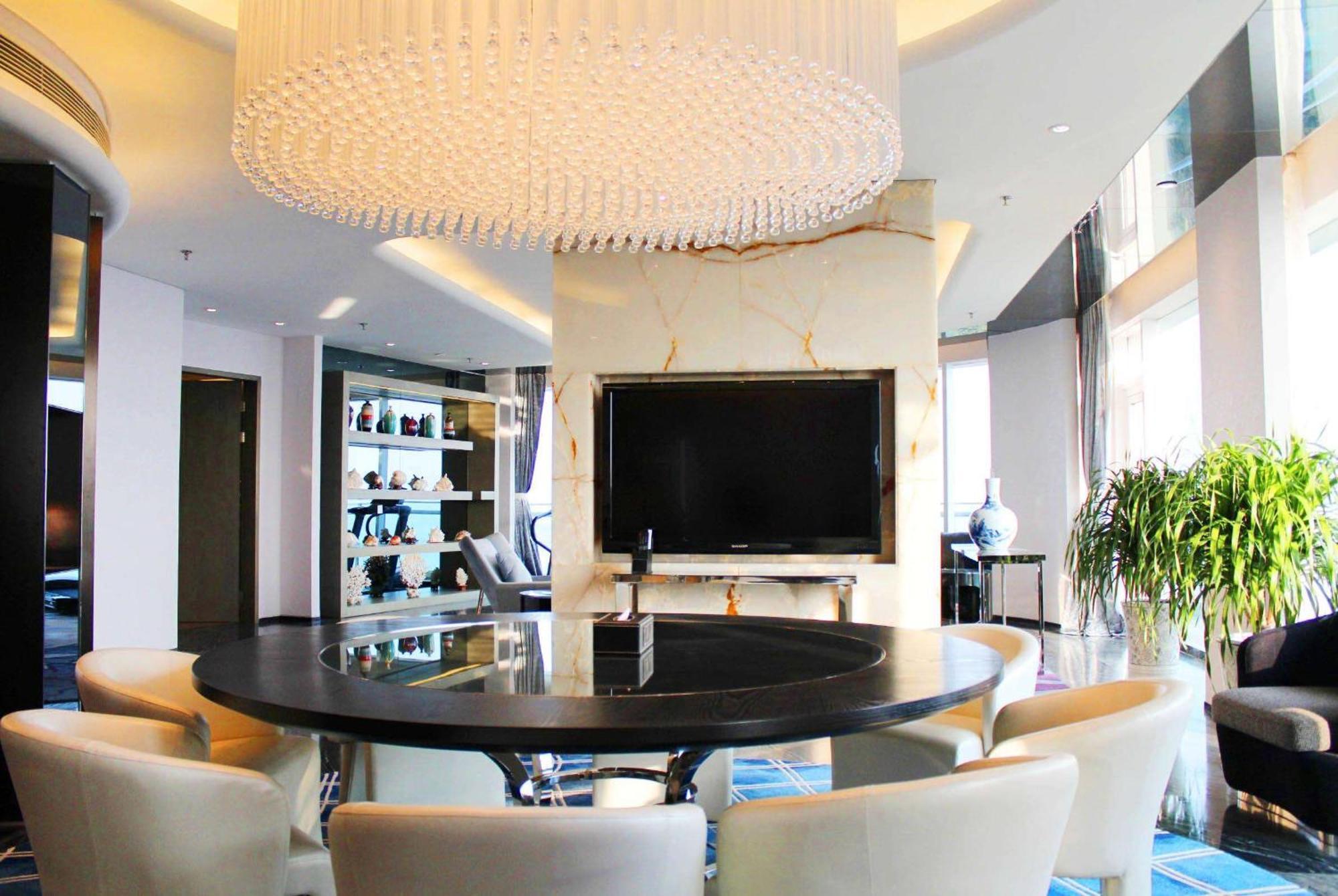 Hotel Wyndham Grand Qingdao Esterno foto
