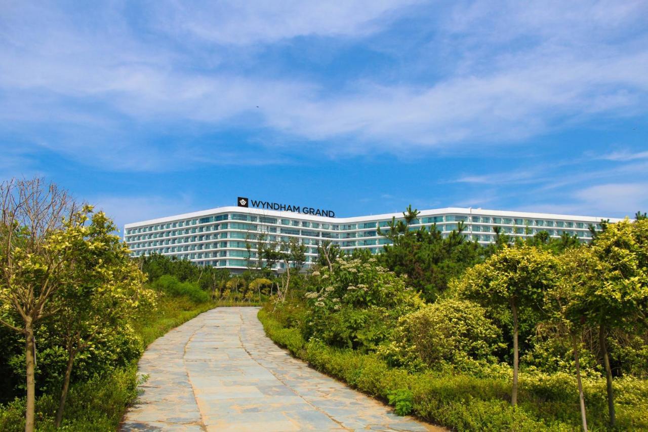 Hotel Wyndham Grand Qingdao Esterno foto